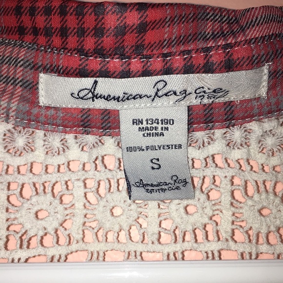 Size S Red and White Plaid Top with Crochet Back - Picture 4 of 4